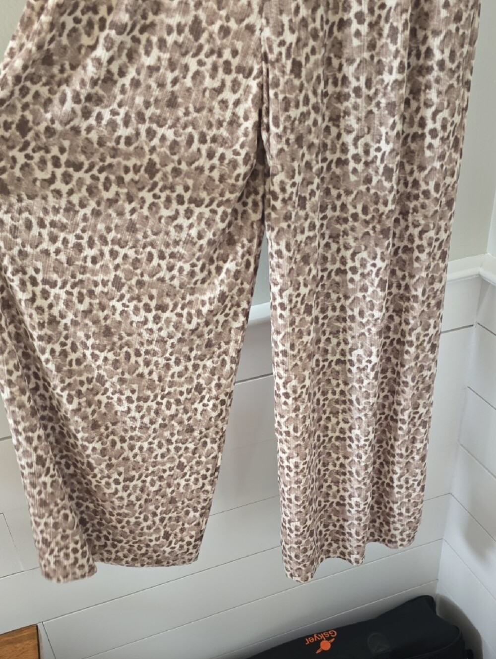Leopard Print Elastic Waist Wide Leg Bottoms - Picture 6 of 6
